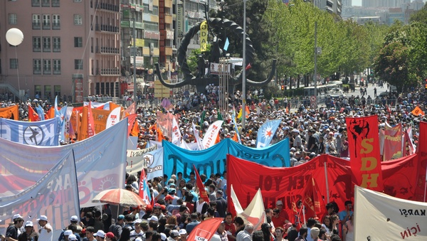 İstanbul’da polis, Ankara’da işçi bayramı