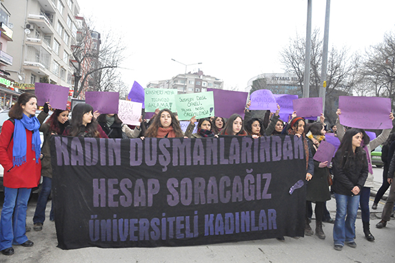 Cebeci’de kadınlar Özgecan için eylemdeydi