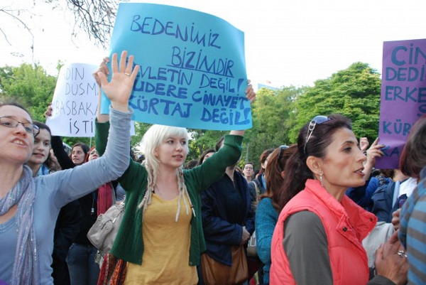 Ankaralı kadınlar: “Kürtaj haktır, Uludere katliam”