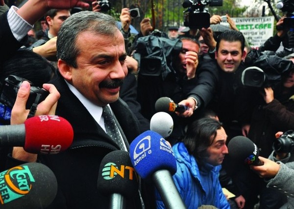 Sırrı Süreyya Önder ile söz meclisten içeri