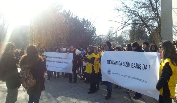 Kadınlar, Şebnem Yurtman anıtına yapılan saldırılara karşı toplandı (4)