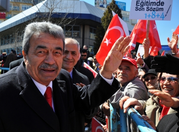 CHP'li binlerce vatandaşın yanı sıra birçok milletvekili de mitinge katılanlar arasındaydı.