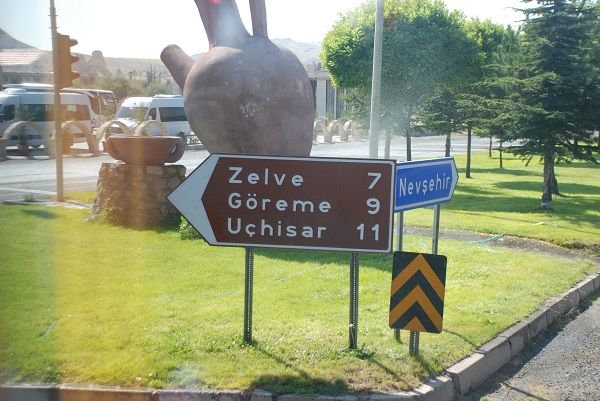 Çömlekleriyle ünlü Çavuşin’e varmak üzereyiz.