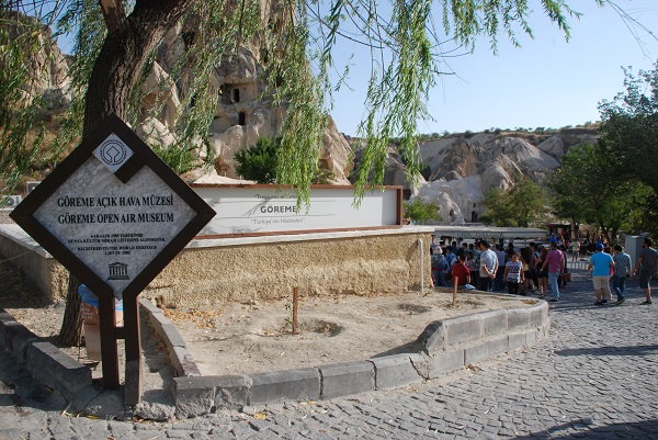 Çünkü burada çok sayıda kilise vardı ve verilen süre bile yetmeyecekti.