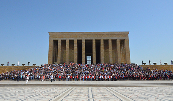 Ankara Üniversiteliler Anıtkabir’de
