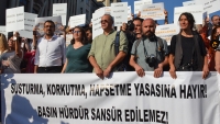 Gazetecilerden İstanbul ve Bursa’da “dezenformasyon yasası” protestosu