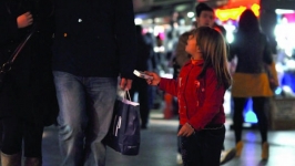 Benim tek oyunum ‘Kim daha çok mendil satacak’