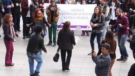 Ankaralı kadınlara “Happy” sürprizi
