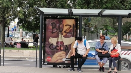 Coca Cola’nın reklamına tepkiler: Yere kola döken de var imza kampanyası başlatan da