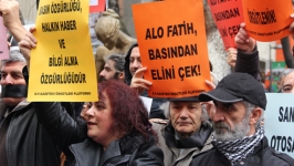 Gazeteciler baskı ve sansüre karşı sokağa çıktı