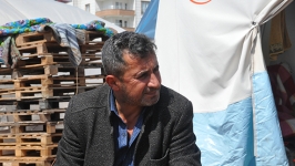 Depremzede Ali Haydar: “Davarların kışlasında kaldık, halk her taraftan geldi ama ilk dört gün devleti göremedik”