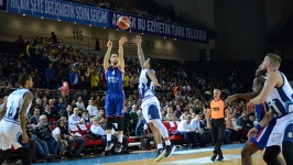 Anadolu Efes Başkentte kazandı