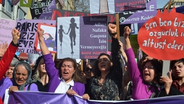 Kadınlar Ankara’dan seslendi: “Özgürlüğümüz için tüm dünyada ayaktayız”