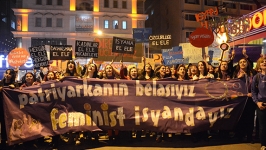 Kadınlar Sakarya Caddesi’ni doldurdu: Patriyarkanın belasıyız, feminist isyandayız