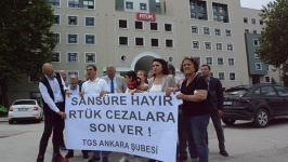 Gazeteciler RTÜK önünden seslendi: İstediğiniz tek sesli basını yaratamayacaksınız