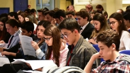 Türkiye gençliği: Özgürlük istiyor, yurtdışı hayali kuruyor, torpilden şikayetçi