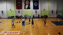 İLEF Erkek Voleybol Takımı, turnuvaya yarıfinalde veda etti