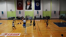 İLEF Erkek Voleybol Takımı, turnuvaya yarıfinalde veda etti