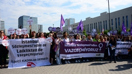 Kadınlar İstanbul Sözleşmesi’nden vazgeçmiyor