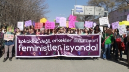 Binlerce kadın Ankara sokaklarındaydı